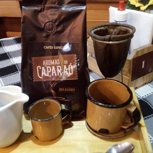 Pacote de café Aromas do Caparaó com coador e dois copos